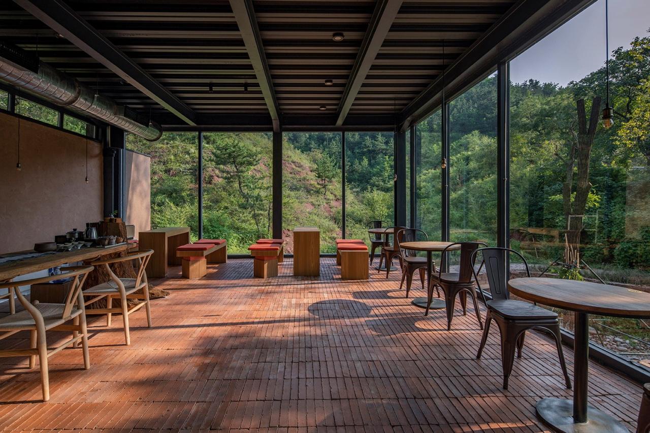 BIM建筑|与树和老土墙共生——军械库咖啡 / 三文建筑 BIM建筑|与树和老土墙共生——军械库咖啡 / 三文建筑