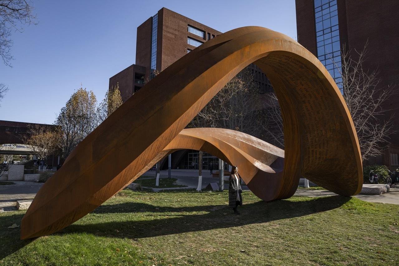 BIM建筑|《永无止境》——纪念北京外国语大学建校八十周年公共艺术作品 / 胡泉纯新作 BIM建筑|《永无止境》——纪念北京外国语大学建校八十周年公共艺术作品 / 胡泉纯新作