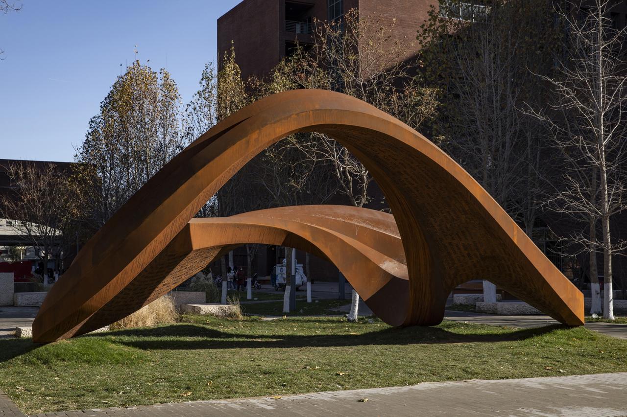 BIM建筑|《永无止境》——纪念北京外国语大学建校八十周年公共艺术作品 / 胡泉纯新作 BIM建筑|《永无止境》——纪念北京外国语大学建校八十周年公共艺术作品 / 胡泉纯新作