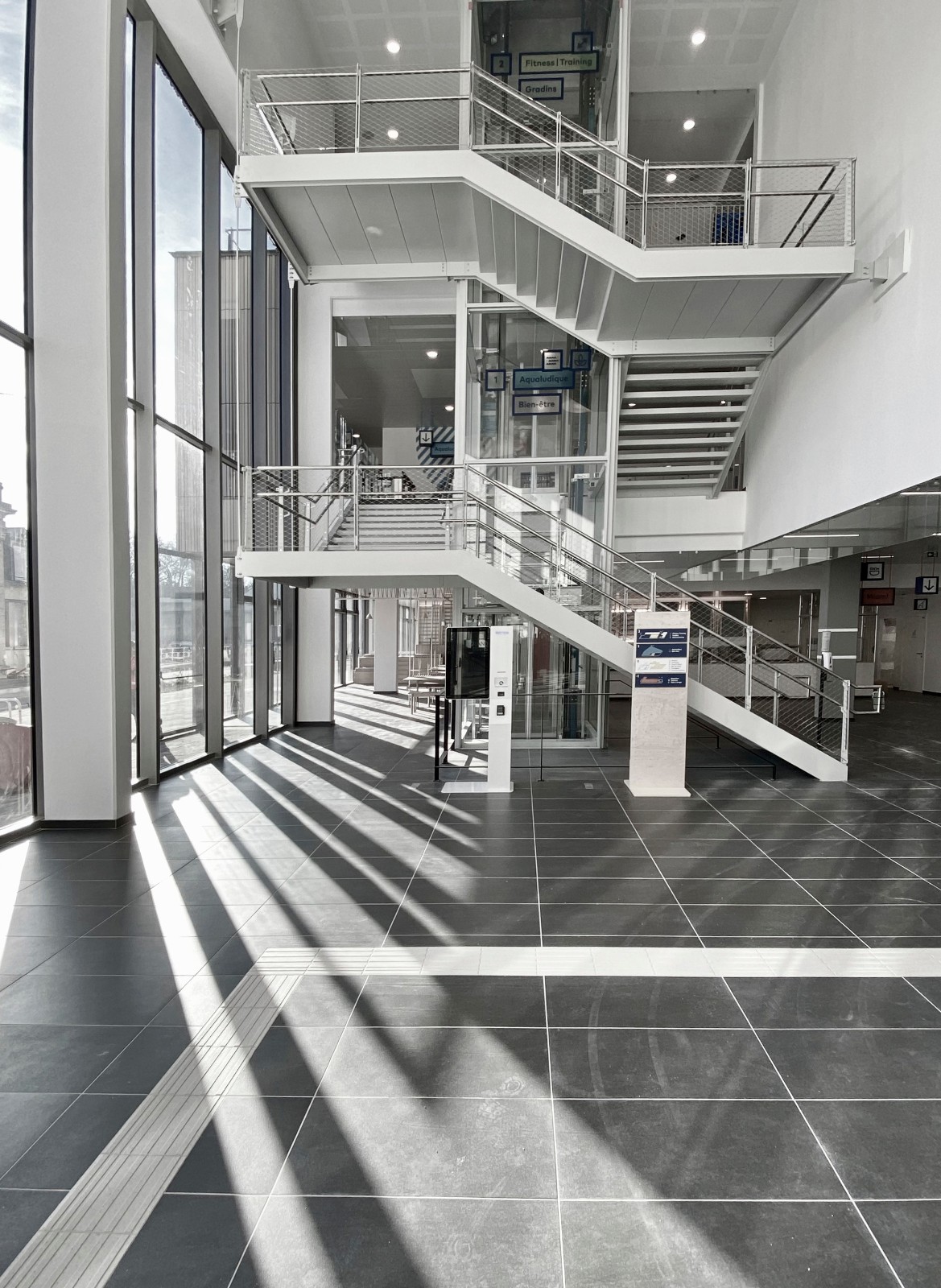 BIM建筑|波浪形屋面,UCPA大兰斯体育场 / Marc Mimram BIM建筑|波浪形屋面,UCPA大兰斯体育场 / Marc Mimram