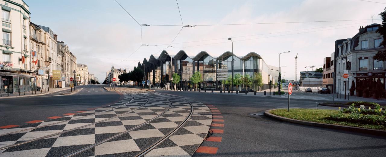 BIM建筑|波浪形屋面,UCPA大兰斯体育场 / Marc Mimram BIM建筑|波浪形屋面,UCPA大兰斯体育场 / Marc Mimram