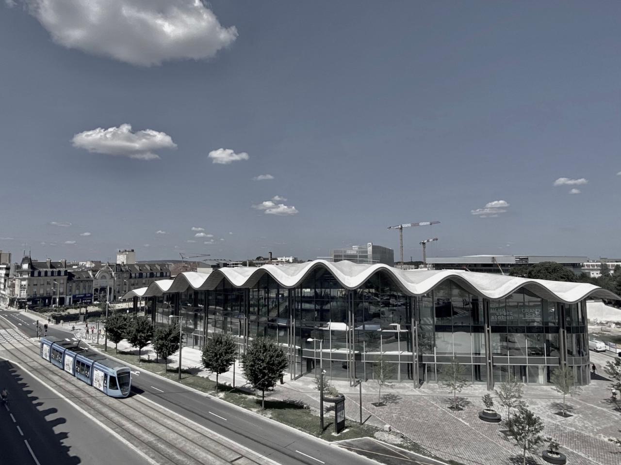 BIM建筑|波浪形屋面,UCPA大兰斯体育场 / Marc Mimram BIM建筑|波浪形屋面,UCPA大兰斯体育场 / Marc Mimram