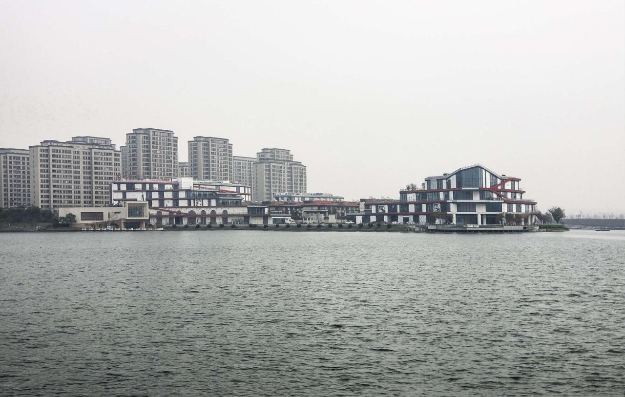 BIM建筑|漫游白色切片,上海之鱼 / 同济原作设计工作室 BIM建筑|漫游白色切片,上海之鱼 / 同济原作设计工作室