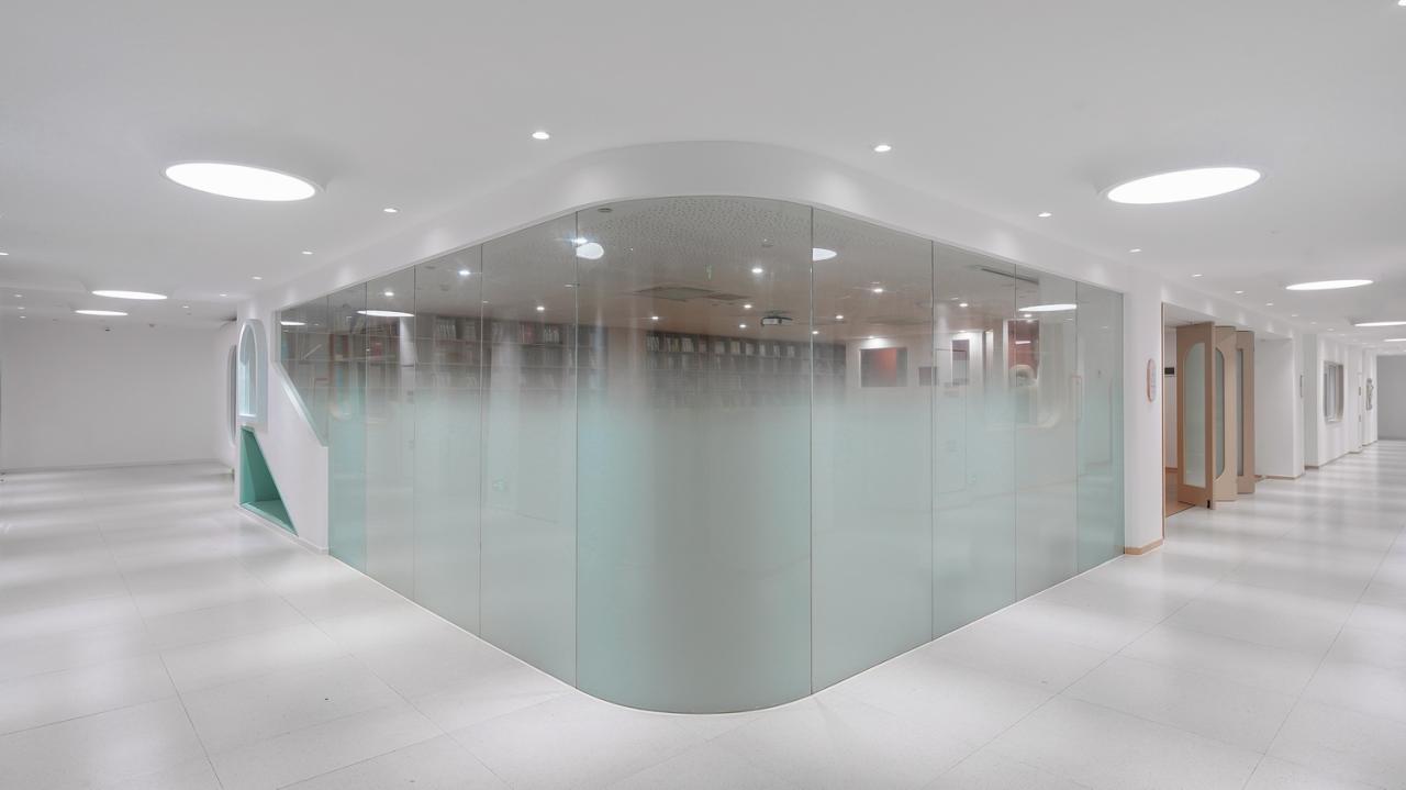 BIM建筑|海口山高幼儿园:一座位于高铁站下的幼儿园,如何征服小朋友 / DIKA新作 BIM建筑|海口山高幼儿园:一座位于高铁站下的幼儿园,如何征服小朋友 / DIKA新作