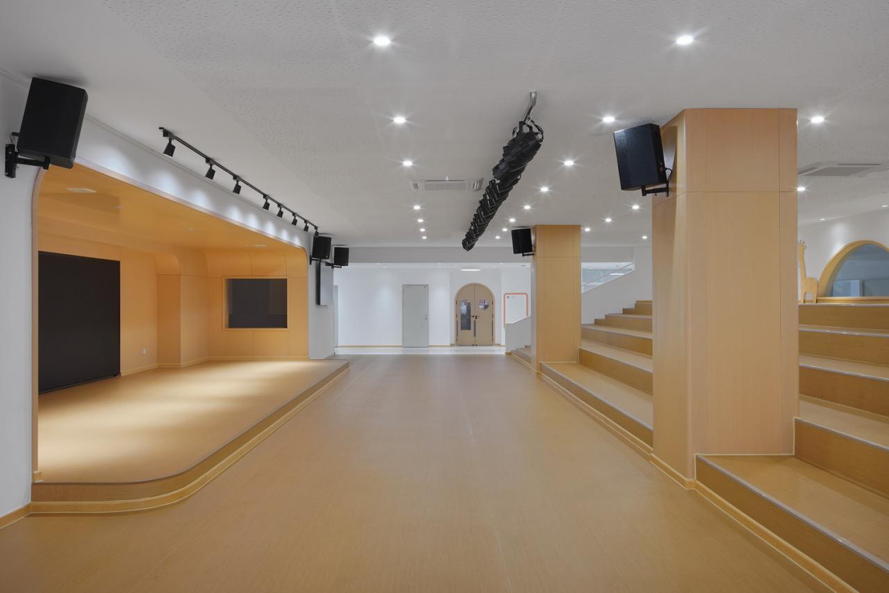 BIM建筑|海口山高幼儿园:一座位于高铁站下的幼儿园,如何征服小朋友 / DIKA新作 BIM建筑|海口山高幼儿园:一座位于高铁站下的幼儿园,如何征服小朋友 / DIKA新作