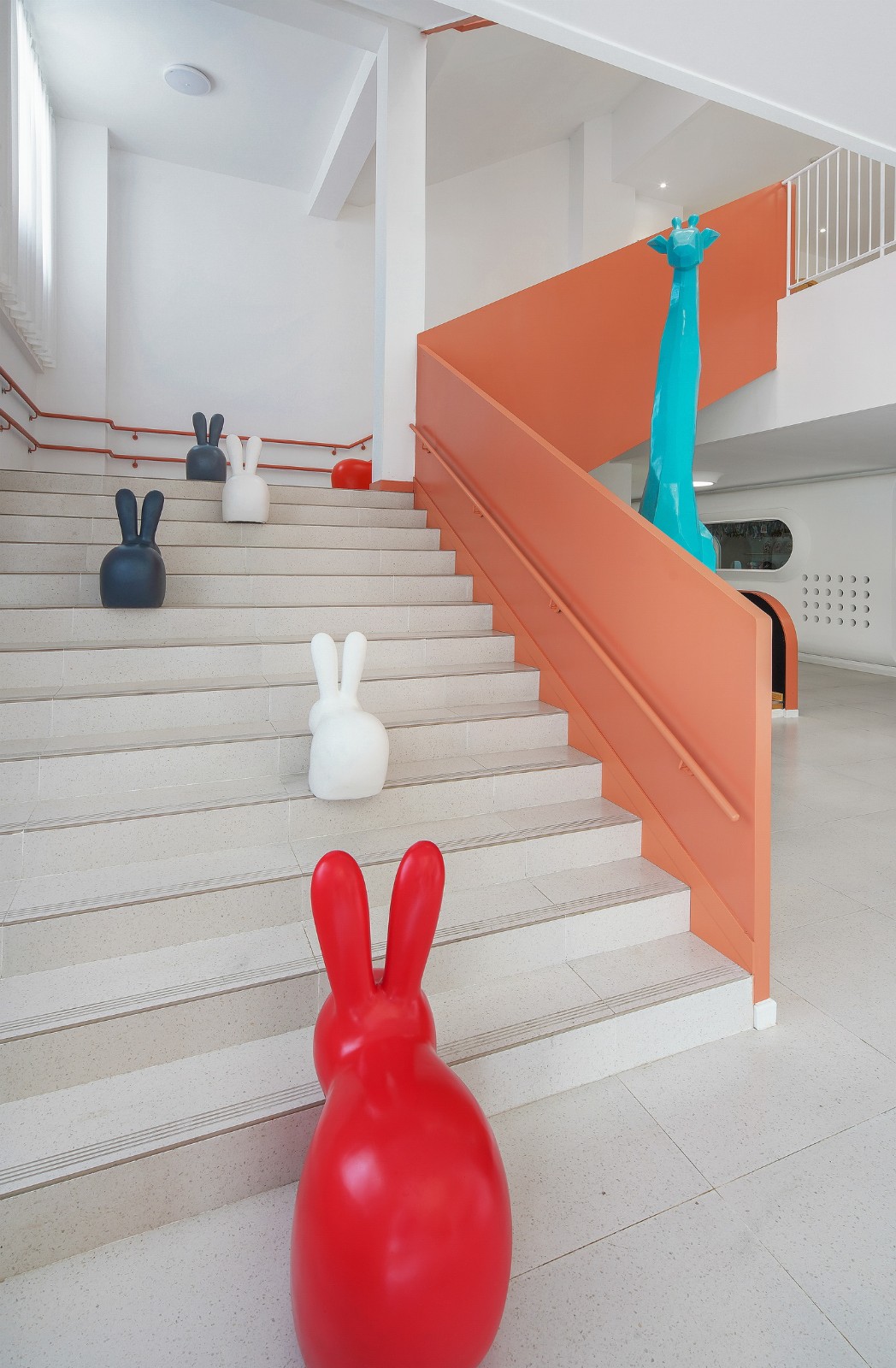 BIM建筑|海口山高幼儿园:一座位于高铁站下的幼儿园,如何征服小朋友 / DIKA新作 BIM建筑|海口山高幼儿园:一座位于高铁站下的幼儿园,如何征服小朋友 / DIKA新作