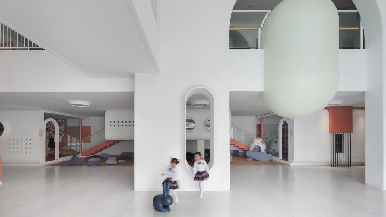 BIM建筑|海口山高幼儿园:一座位于高铁站下的幼儿园,如何征服小朋友 / DIKA新作 BIM建筑|海口山高幼儿园:一座位于高铁站下的幼儿园,如何征服小朋友 / DIKA新作