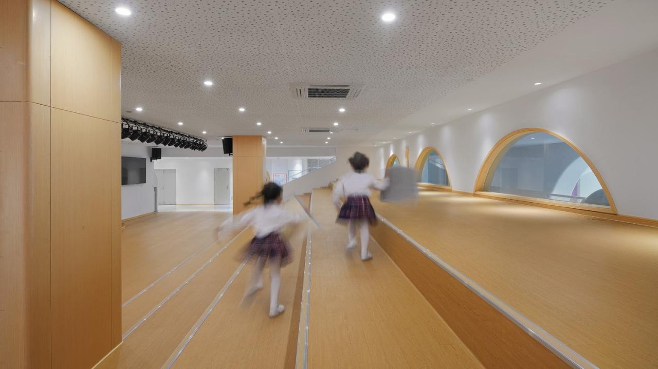 BIM建筑|海口山高幼儿园:一座位于高铁站下的幼儿园,如何征服小朋友 / DIKA新作 BIM建筑|海口山高幼儿园:一座位于高铁站下的幼儿园,如何征服小朋友 / DIKA新作