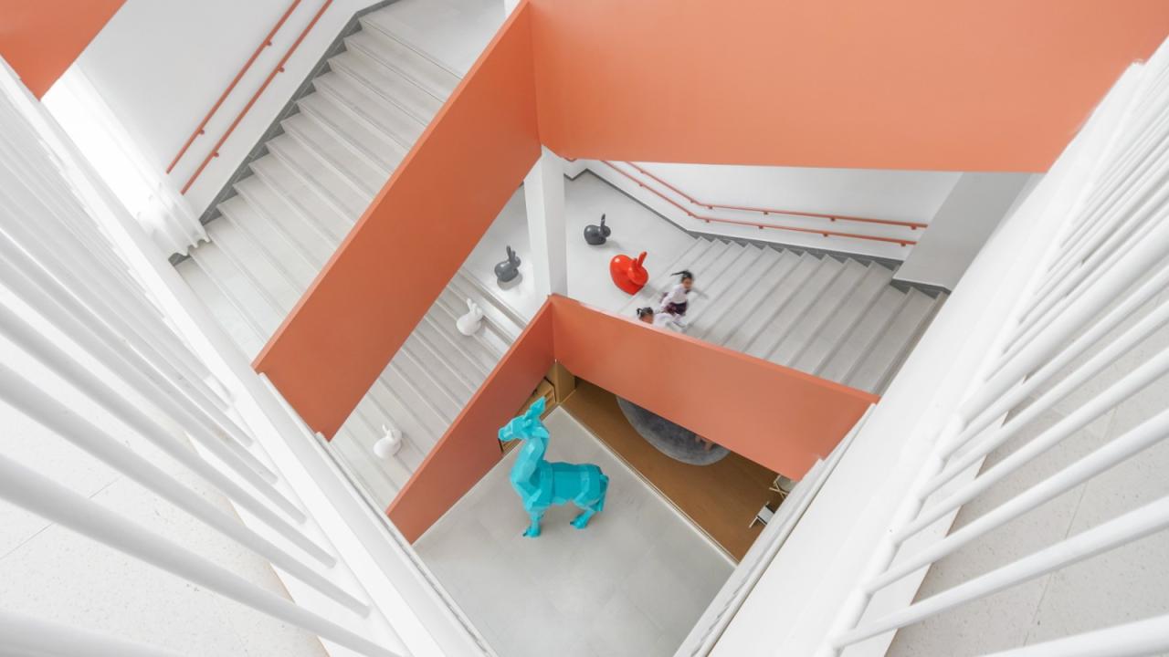 BIM建筑|海口山高幼儿园:一座位于高铁站下的幼儿园,如何征服小朋友 / DIKA新作 BIM建筑|海口山高幼儿园:一座位于高铁站下的幼儿园,如何征服小朋友 / DIKA新作