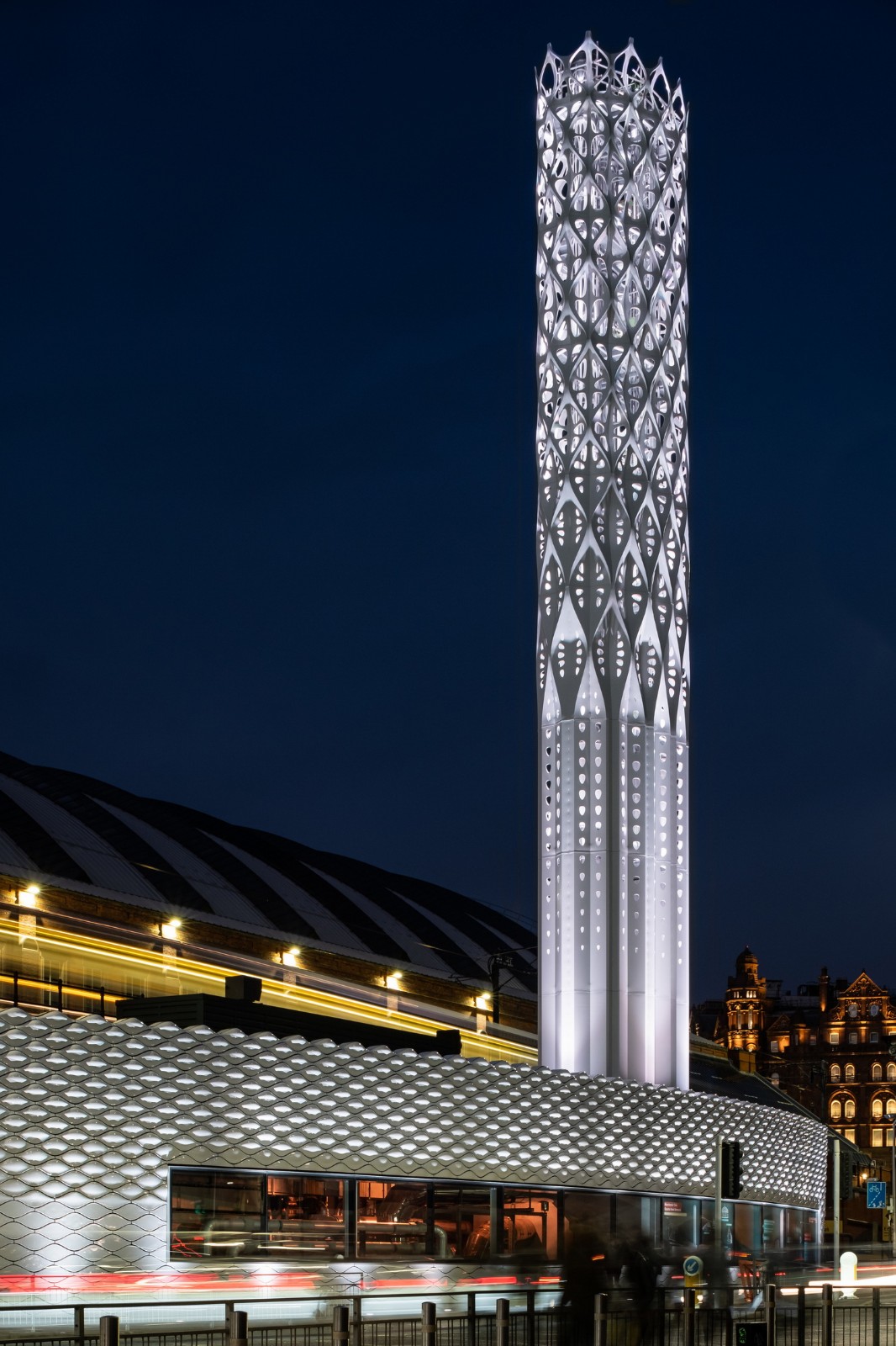 BIM建筑|结构创新:‘壳层镂空’光之塔与能量之墙 / Tonkin Liu BIM建筑|结构创新:‘壳层镂空’光之塔与能量之墙 / Tonkin Liu