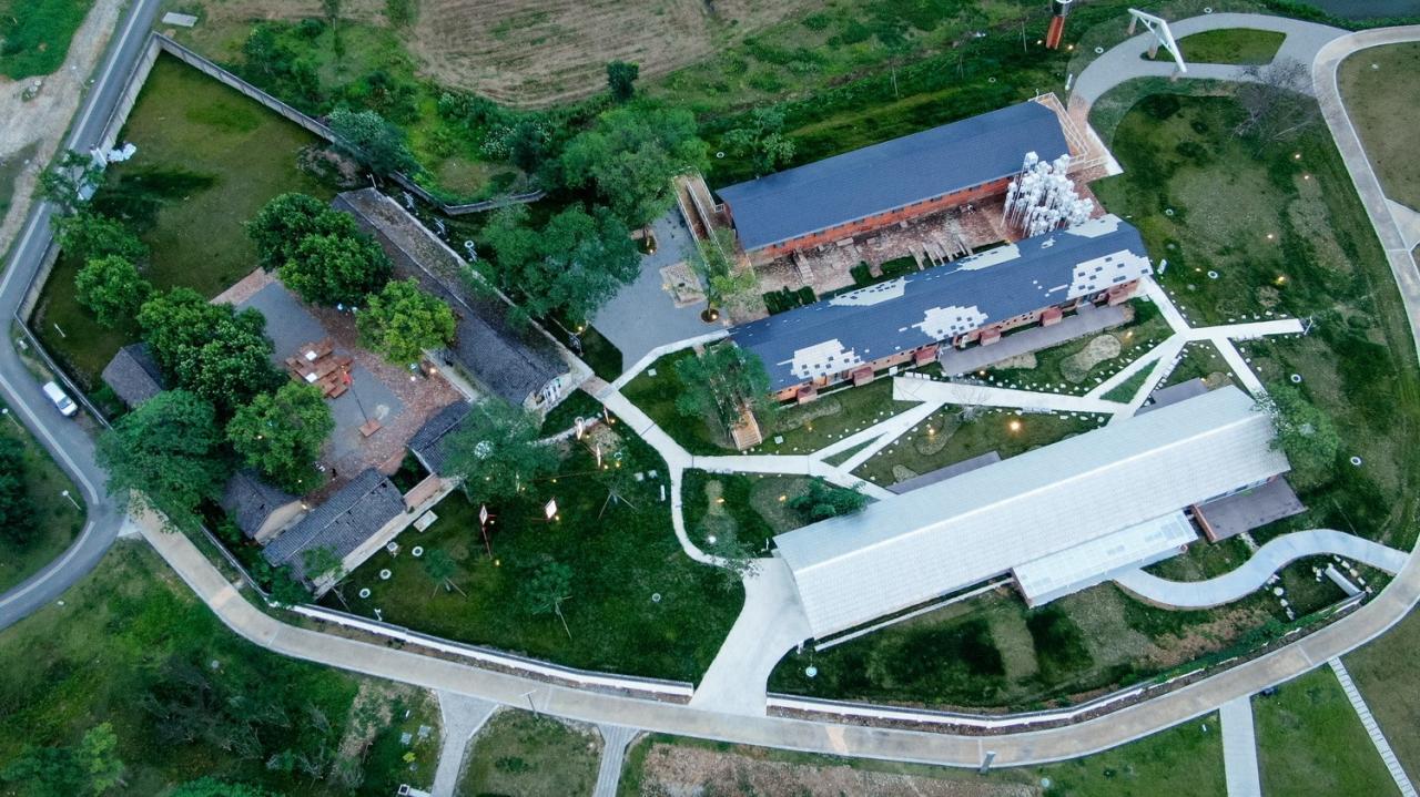 BIM建筑|青龙湖·漂浮种子:自我更新 / 小隐建筑事务所 BIM建筑|青龙湖·漂浮种子:自我更新 / 小隐建筑事务所