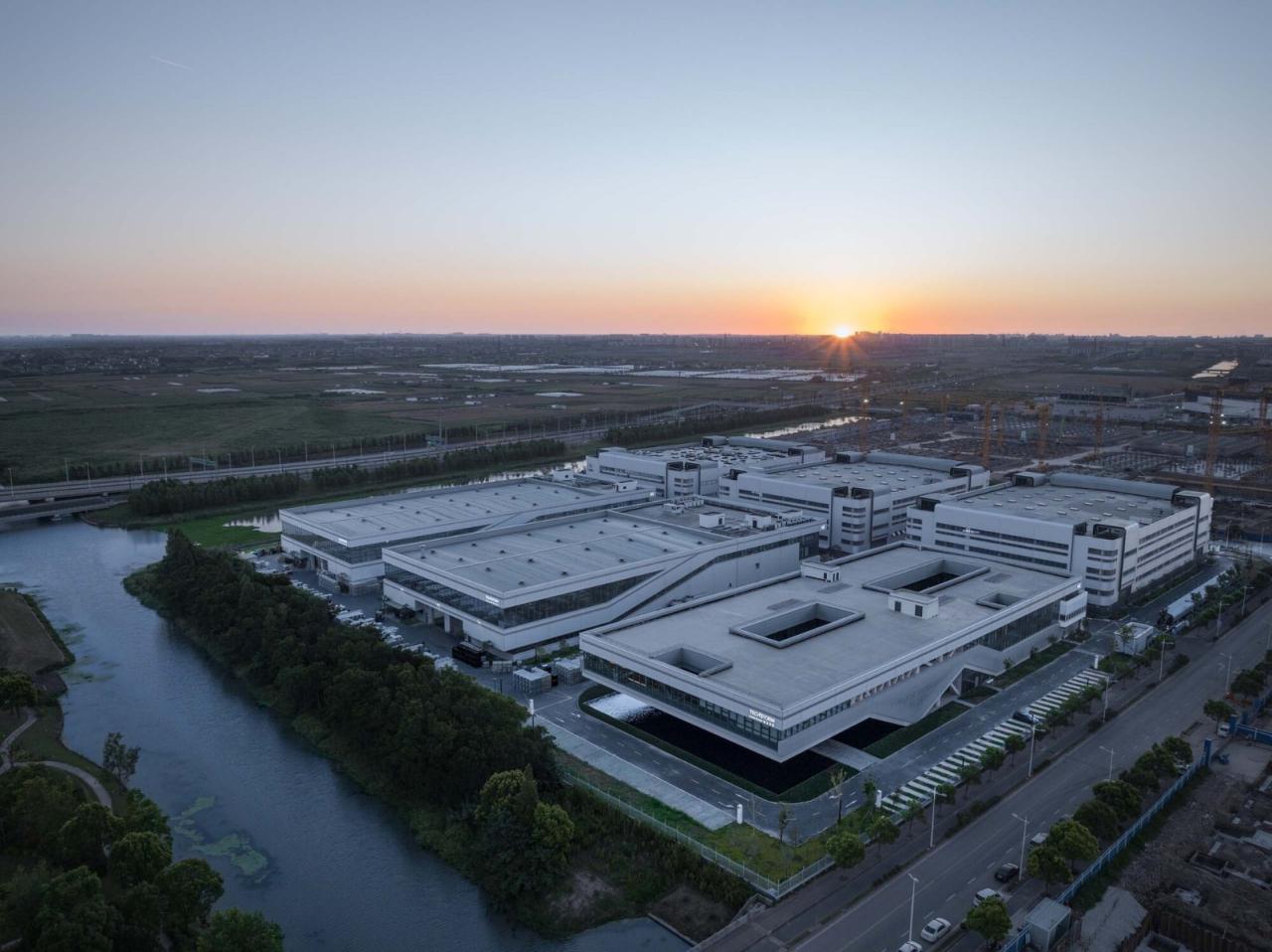 BIM建筑|道生天合上海临港总部园区 / 杜兹设计 BIM建筑|道生天合上海临港总部园区 / 杜兹设计