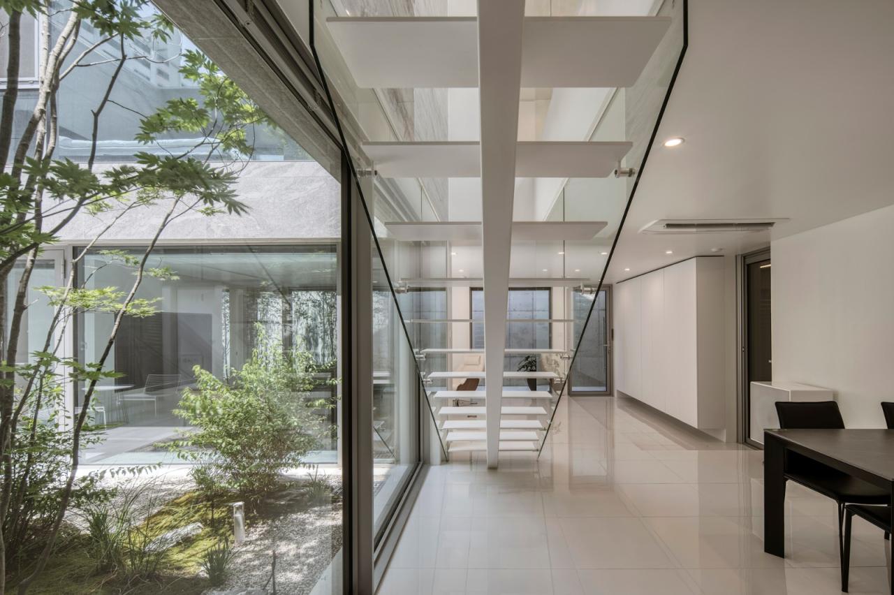 BIM建筑|扭曲营造空间,金属立面住宅 / Archirie BIM建筑|扭曲营造空间,金属立面住宅 / Archirie