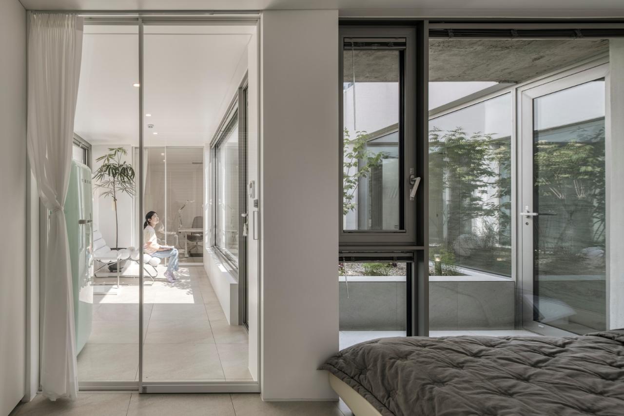 BIM建筑|扭曲营造空间,金属立面住宅 / Archirie BIM建筑|扭曲营造空间,金属立面住宅 / Archirie