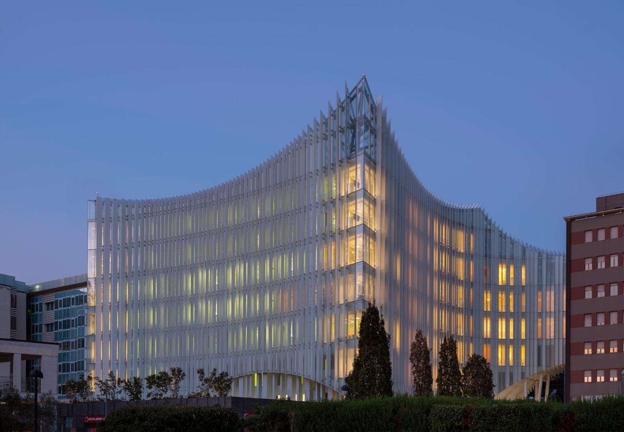 BIM建筑|会吸霾的医院:米兰圣拉斐尔医院新外科和急救中心 / MCA建筑事务所 BIM建筑|会吸霾的医院:米兰圣拉斐尔医院新外科和急救中心 / MCA建筑事务所