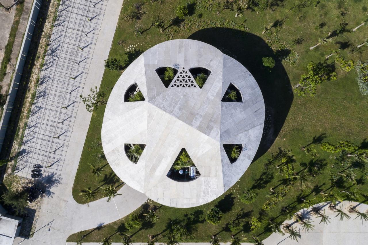 BIM建筑|‘帽子’屋,万花筒办公室与住宅 / Inrestudio,Kosuke Nishijima BIM建筑|‘帽子’屋,万花筒办公室与住宅 / Inrestudio,Kosuke Nishijima