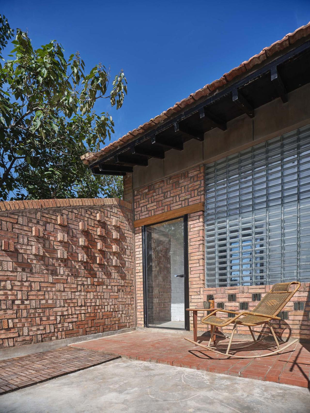 BIM建筑|渭南·巴邑村玻璃砖房 / 西安建筑科技大学设计研究总院 BIM建筑|渭南·巴邑村玻璃砖房 / 西安建筑科技大学设计研究总院