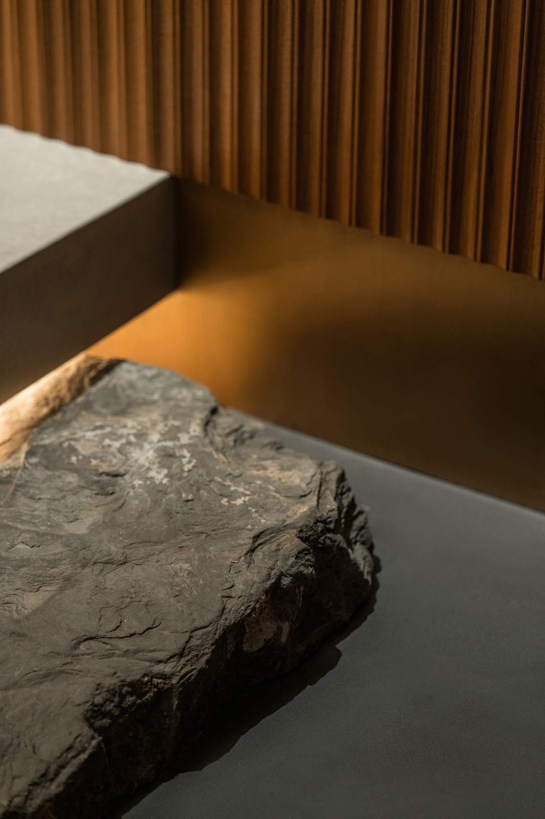 BIM建筑|一种材料与当代建构的情绪平衡:本木展厅 / 蜂鸟设计 BIM建筑|一种材料与当代建构的情绪平衡:本木展厅 / 蜂鸟设计