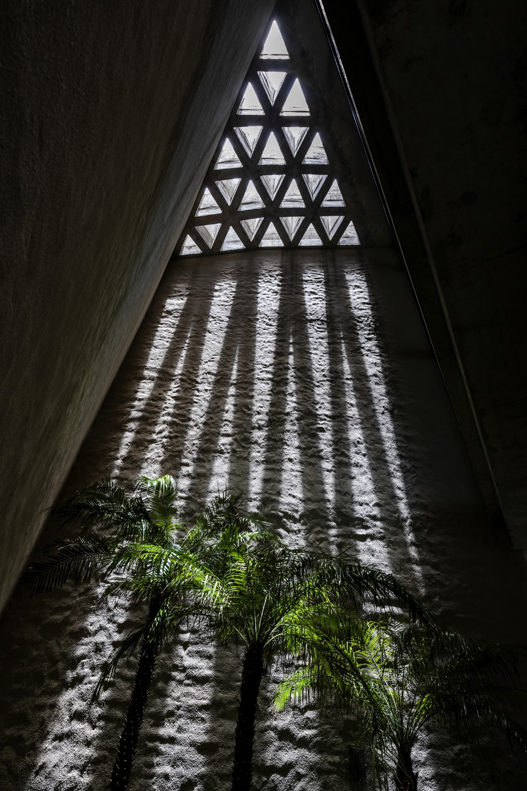 BIM建筑|‘帽子’屋,万花筒办公室与住宅 / Inrestudio,Kosuke Nishijima BIM建筑|‘帽子’屋,万花筒办公室与住宅 / Inrestudio,Kosuke Nishijima