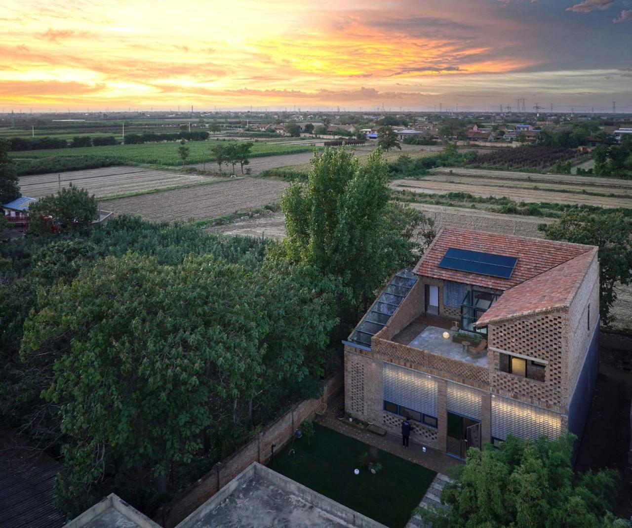 BIM建筑|渭南·巴邑村玻璃砖房 / 西安建筑科技大学设计研究总院 BIM建筑|渭南·巴邑村玻璃砖房 / 西安建筑科技大学设计研究总院