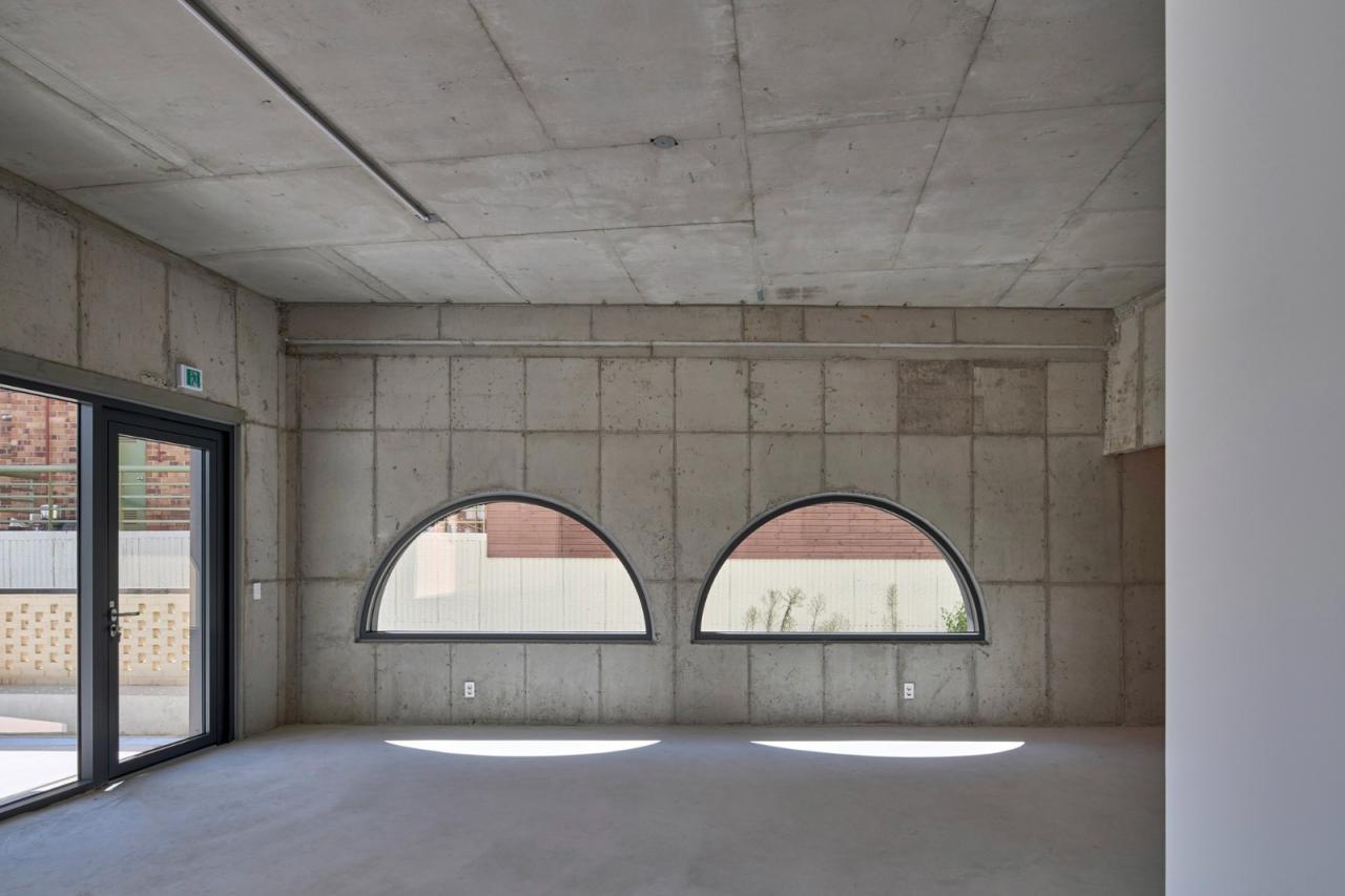 BIM建筑|通向街角的楼梯,Y2 综合大楼 / DAAL BIM建筑|通向街角的楼梯,Y2 综合大楼 / DAAL