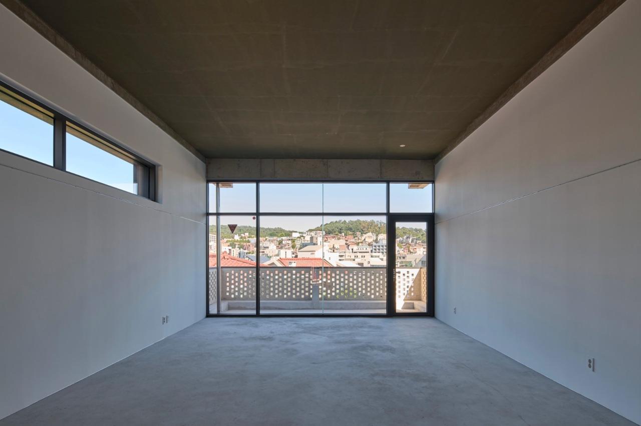 BIM建筑|通向街角的楼梯,Y2 综合大楼 / DAAL BIM建筑|通向街角的楼梯,Y2 综合大楼 / DAAL