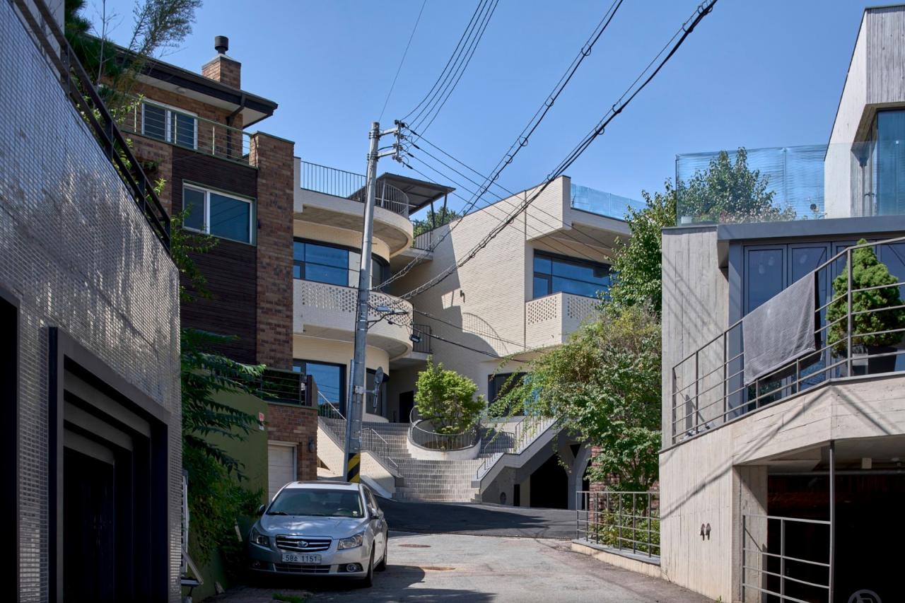 BIM建筑|通向街角的楼梯,Y2 综合大楼 / DAAL BIM建筑|通向街角的楼梯,Y2 综合大楼 / DAAL