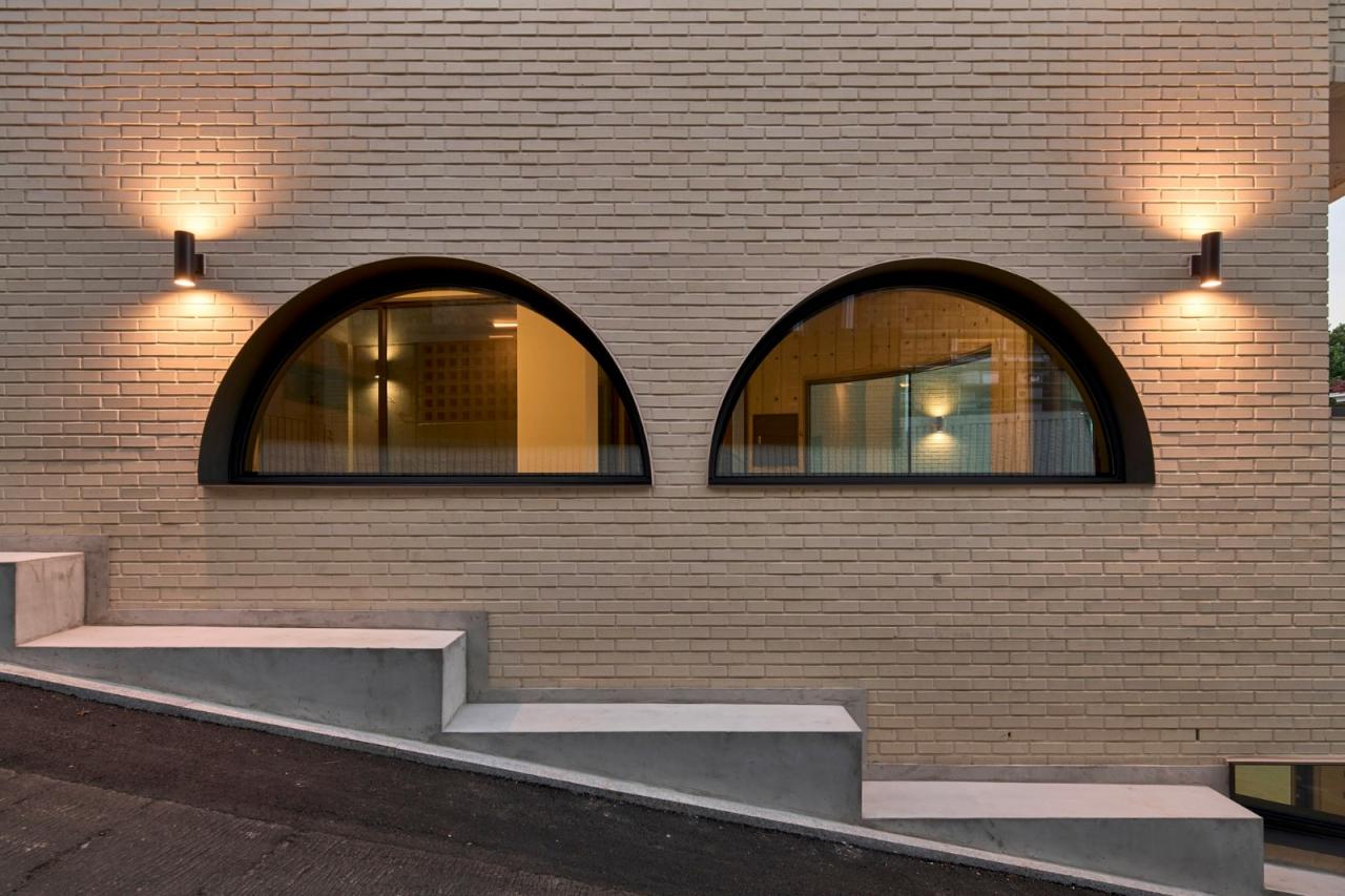 BIM建筑|通向街角的楼梯,Y2 综合大楼 / DAAL BIM建筑|通向街角的楼梯,Y2 综合大楼 / DAAL