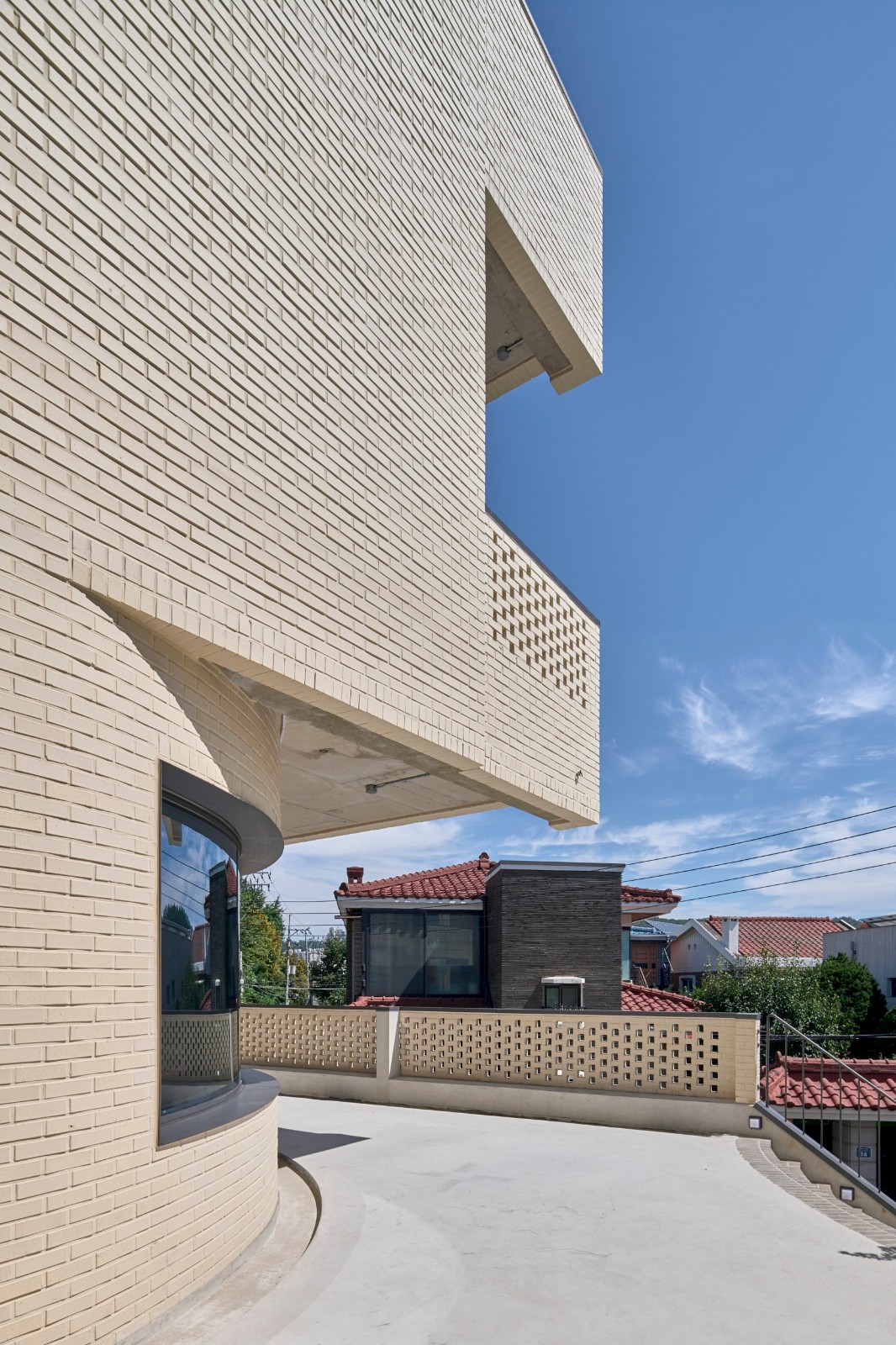 BIM建筑|通向街角的楼梯,Y2 综合大楼 / DAAL BIM建筑|通向街角的楼梯,Y2 综合大楼 / DAAL