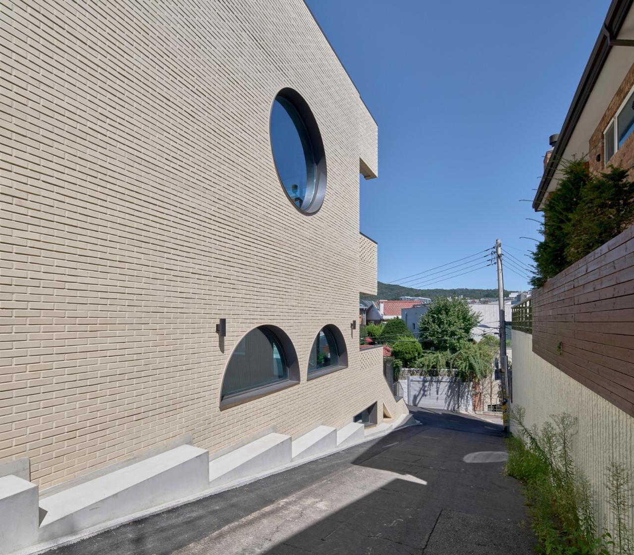 BIM建筑|通向街角的楼梯,Y2 综合大楼 / DAAL BIM建筑|通向街角的楼梯,Y2 综合大楼 / DAAL