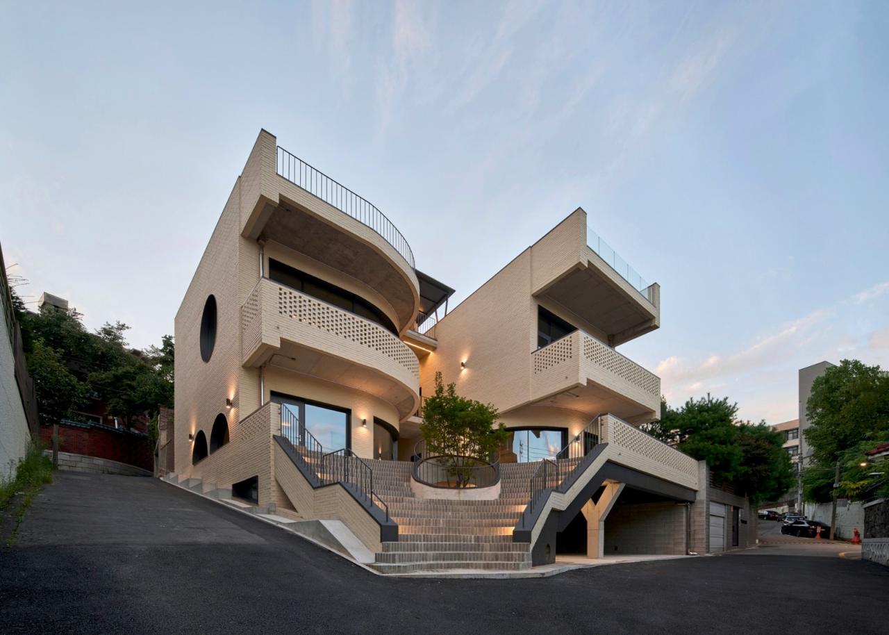 BIM建筑|通向街角的楼梯,Y2 综合大楼 / DAAL BIM建筑|通向街角的楼梯,Y2 综合大楼 / DAAL