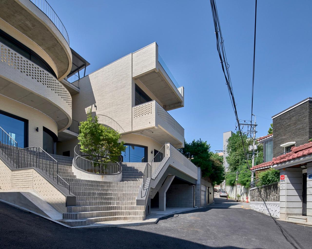 BIM建筑|通向街角的楼梯,Y2 综合大楼 / DAAL BIM建筑|通向街角的楼梯,Y2 综合大楼 / DAAL