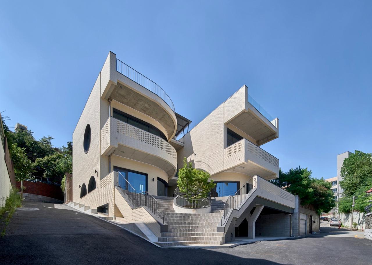 BIM建筑|通向街角的楼梯,Y2 综合大楼 / DAAL BIM建筑|通向街角的楼梯,Y2 综合大楼 / DAAL