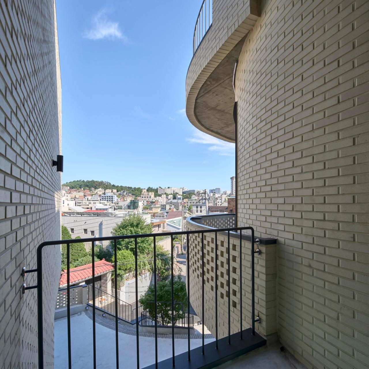 BIM建筑|通向街角的楼梯,Y2 综合大楼 / DAAL BIM建筑|通向街角的楼梯,Y2 综合大楼 / DAAL