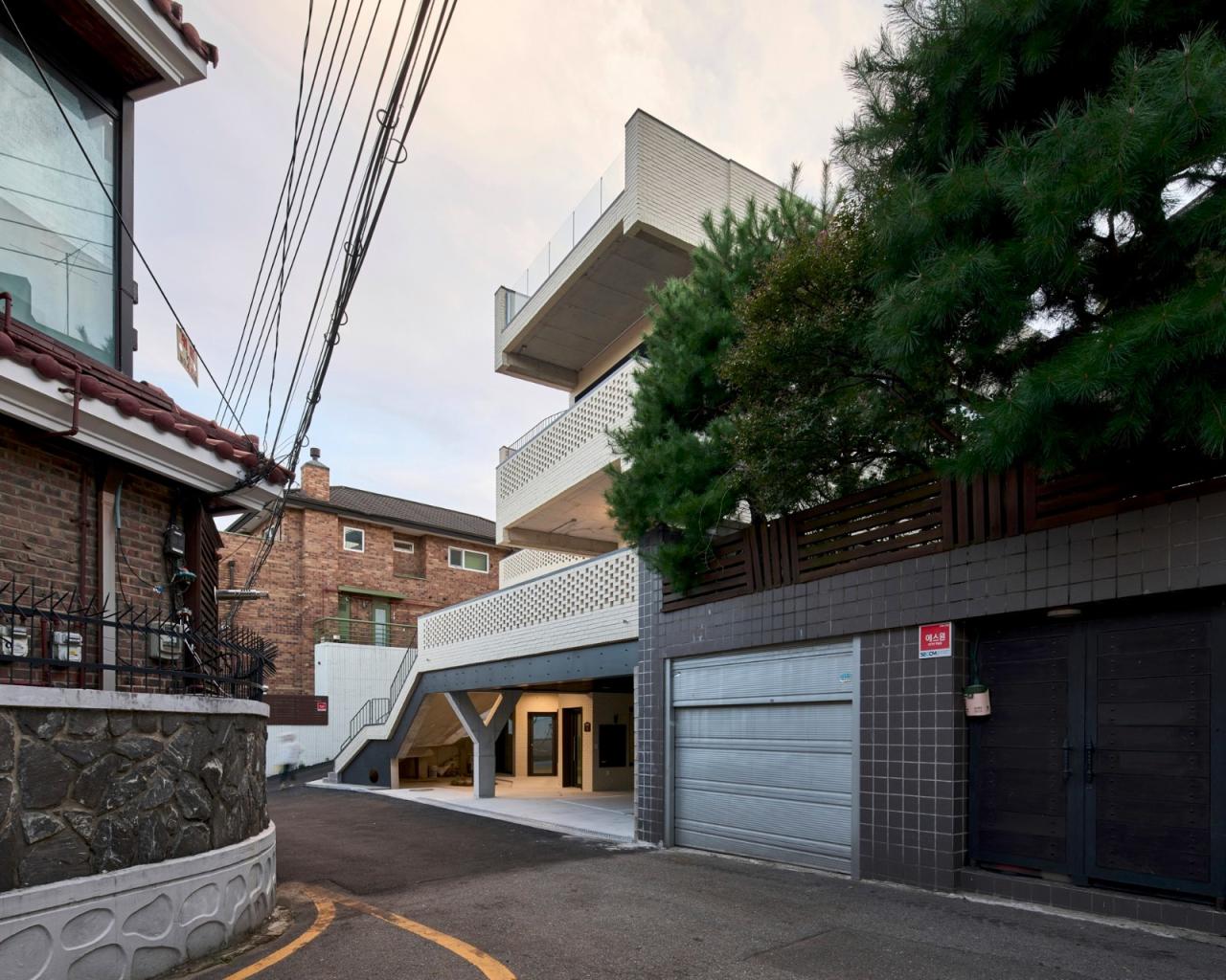 BIM建筑|通向街角的楼梯,Y2 综合大楼 / DAAL BIM建筑|通向街角的楼梯,Y2 综合大楼 / DAAL