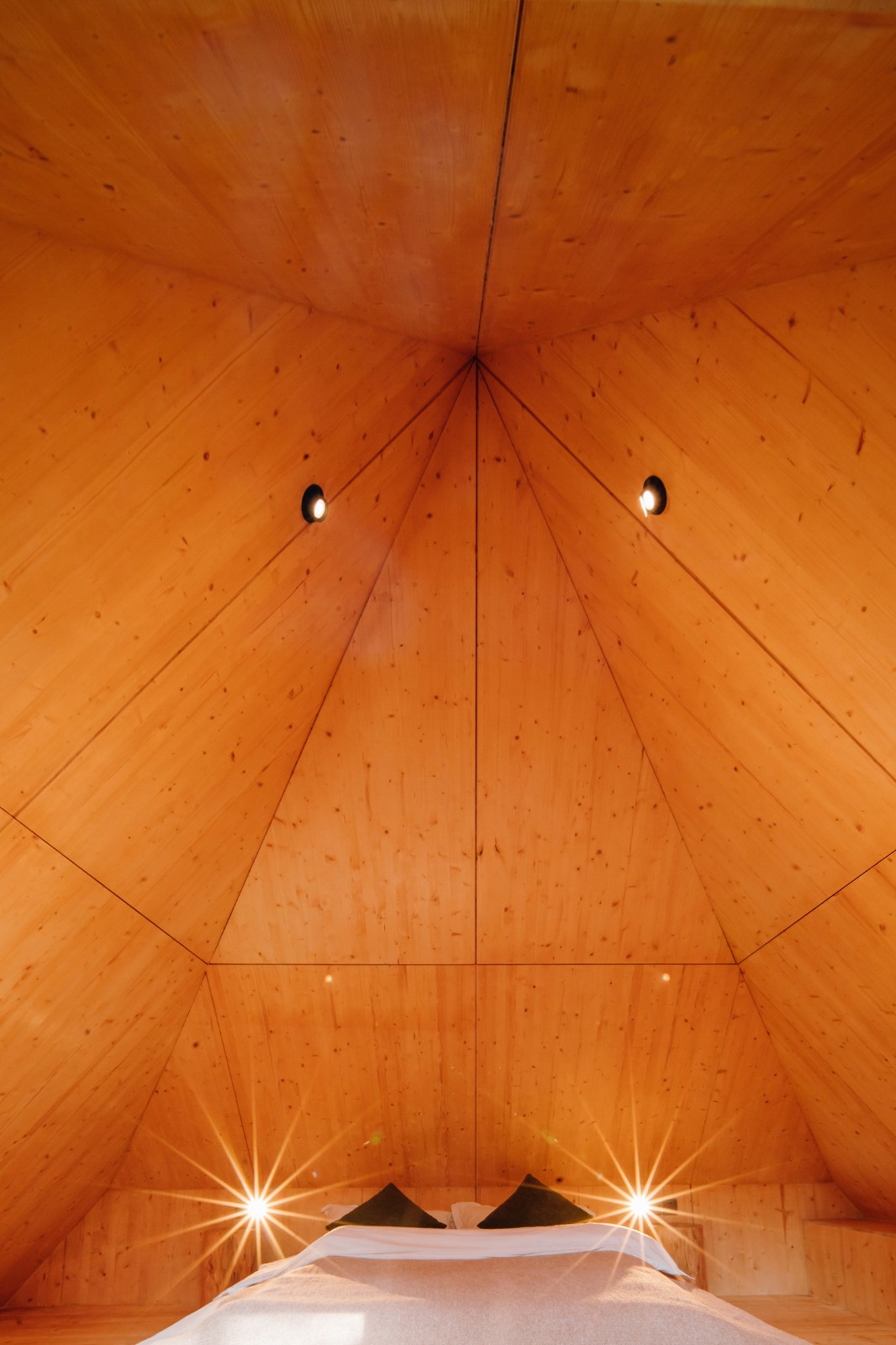 BIM建筑|荒野之家 #96# - 金字塔 / 个个世界 + 先进建筑实验室AaL BIM建筑|荒野之家 #96# - 金字塔 / 个个世界 + 先进建筑实验室AaL