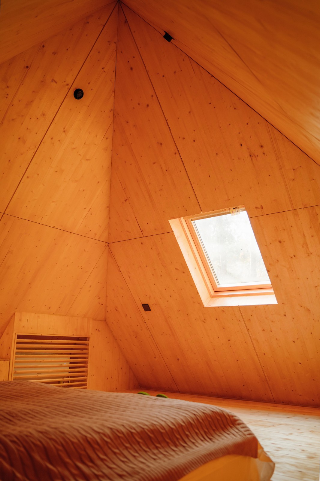 BIM建筑|荒野之家 #96# - 金字塔 / 个个世界 + 先进建筑实验室AaL BIM建筑|荒野之家 #96# - 金字塔 / 个个世界 + 先进建筑实验室AaL