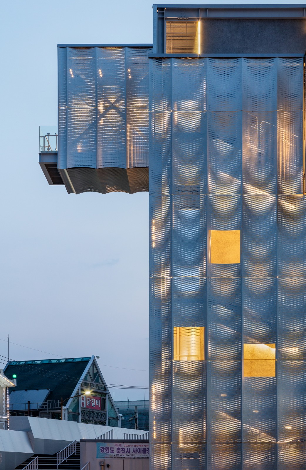 BIM建筑|穿孔板高阶用法,千高原观景台 / Emer-sys BIM建筑|穿孔板高阶用法,千高原观景台 / Emer-sys