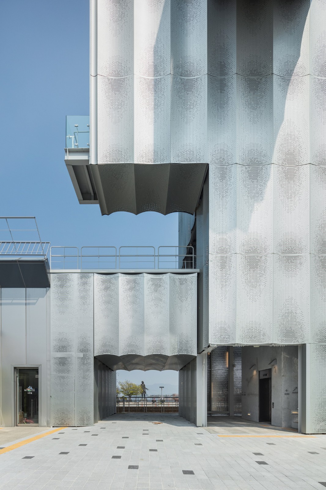 BIM建筑|穿孔板高阶用法,千高原观景台 / Emer-sys BIM建筑|穿孔板高阶用法,千高原观景台 / Emer-sys