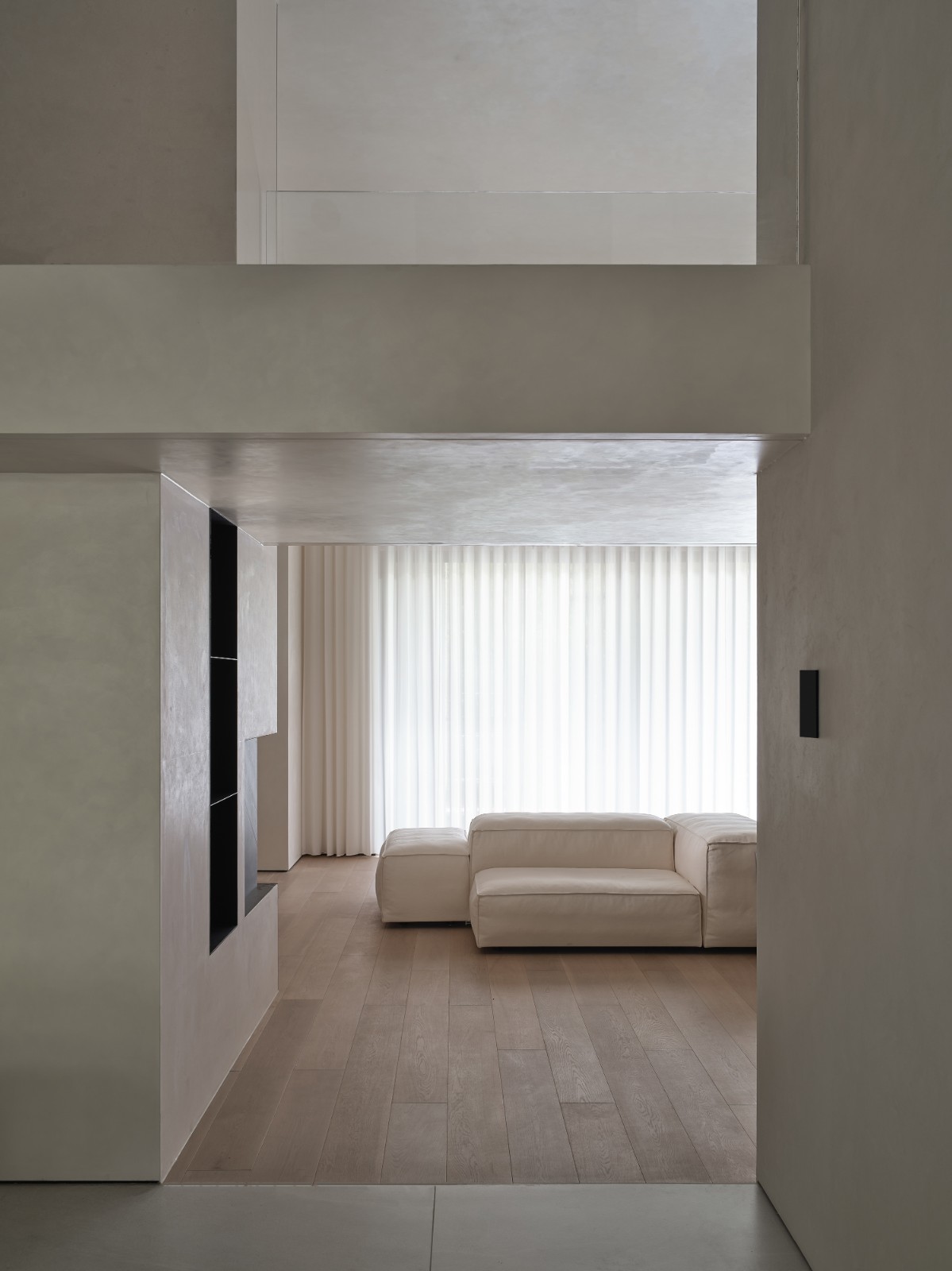 BIM建筑|梧桐树下的420平米复式公寓 :为年轻家庭巧妙创建”视线连通”挑高空间 / 八荒设计 BIM建筑|梧桐树下的420平米复式公寓 :为年轻家庭巧妙创建”视线连通”挑高空间 / 八荒设计