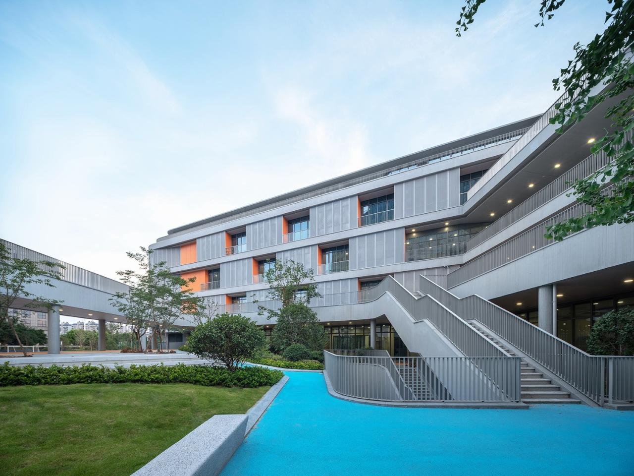 BIM建筑|对话童心,天性乐园:杭州江南实验学校教育集团江晖小学 / 浙江大学建筑设计研究院 BIM建筑|对话童心,天性乐园:杭州江南实验学校教育集团江晖小学 / 浙江大学建筑设计研究院