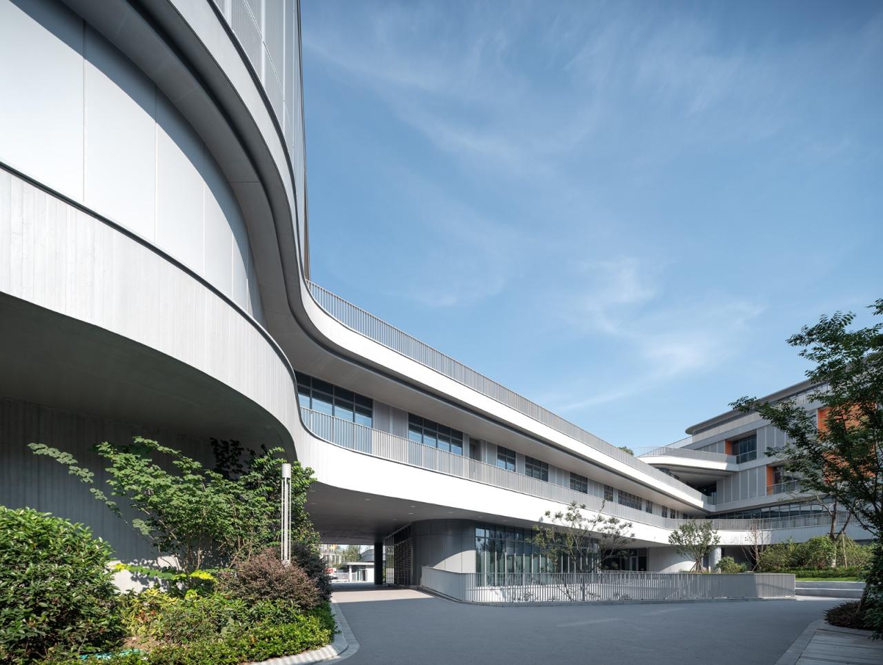 BIM建筑|对话童心,天性乐园:杭州江南实验学校教育集团江晖小学 / 浙江大学建筑设计研究院 BIM建筑|对话童心,天性乐园:杭州江南实验学校教育集团江晖小学 / 浙江大学建筑设计研究院