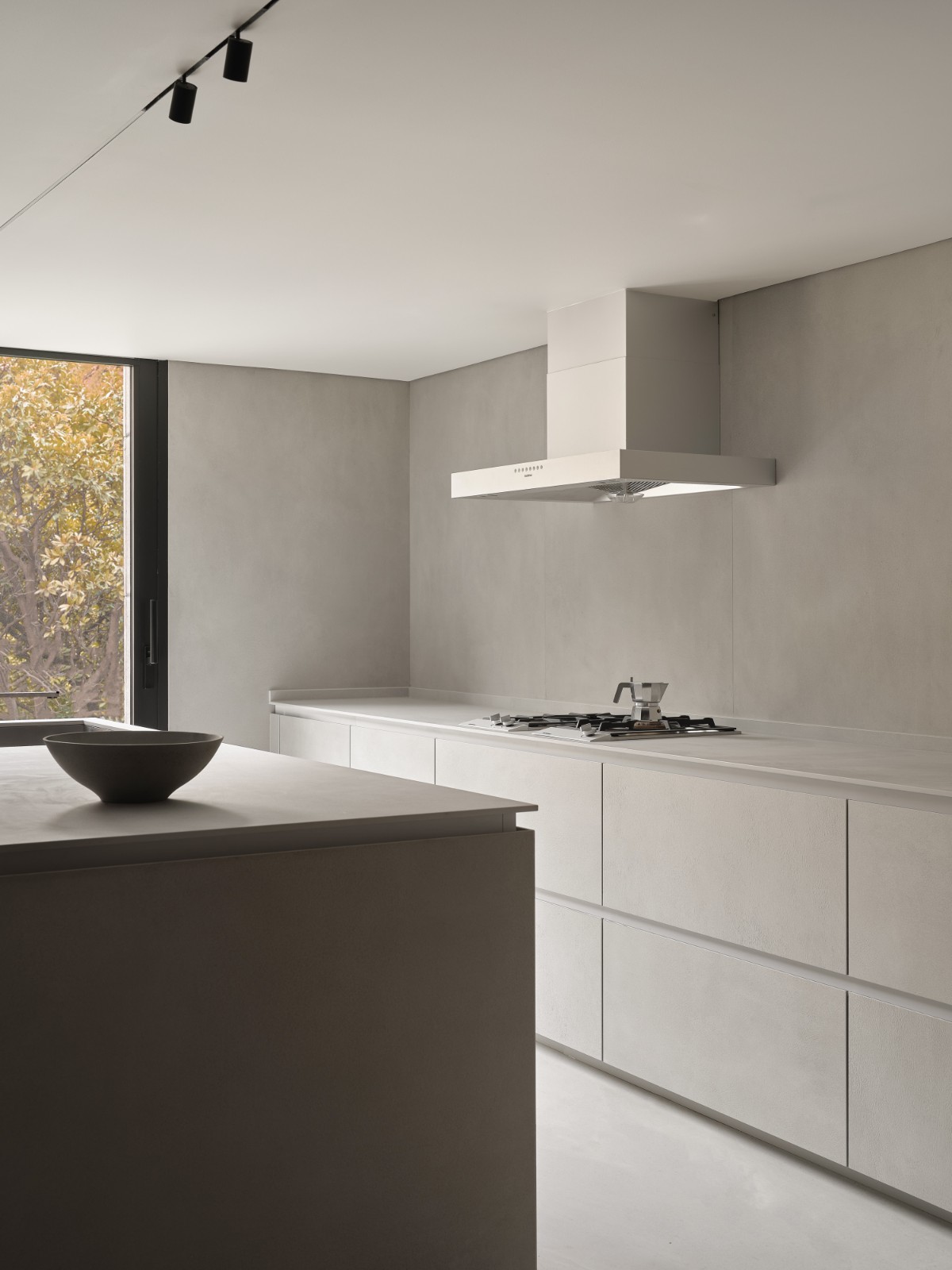 BIM建筑|梧桐树下的420平米复式公寓 :为年轻家庭巧妙创建”视线连通”挑高空间 / 八荒设计 BIM建筑|梧桐树下的420平米复式公寓 :为年轻家庭巧妙创建”视线连通”挑高空间 / 八荒设计