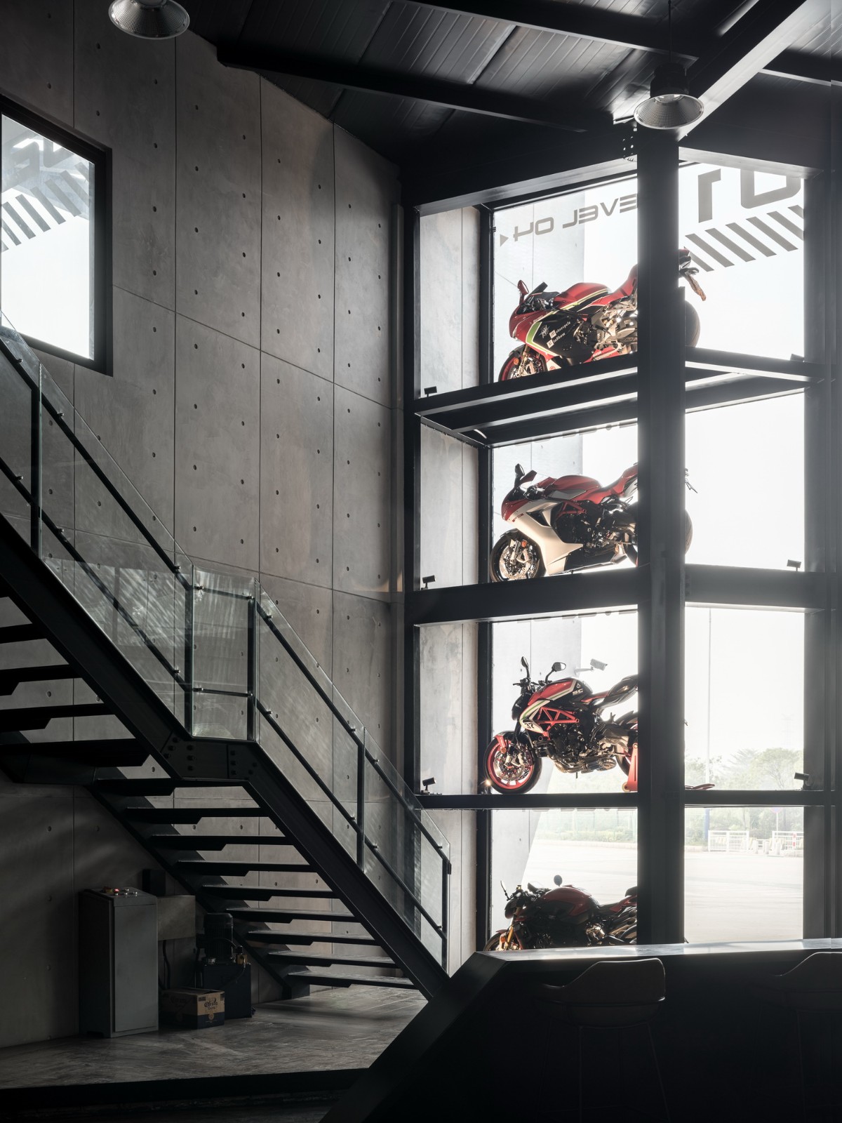 BIM建筑|机器与隐喻的诗学:顺德EW机车展厅 / SN-A超然建筑 BIM建筑|机器与隐喻的诗学:顺德EW机车展厅 / SN-A超然建筑