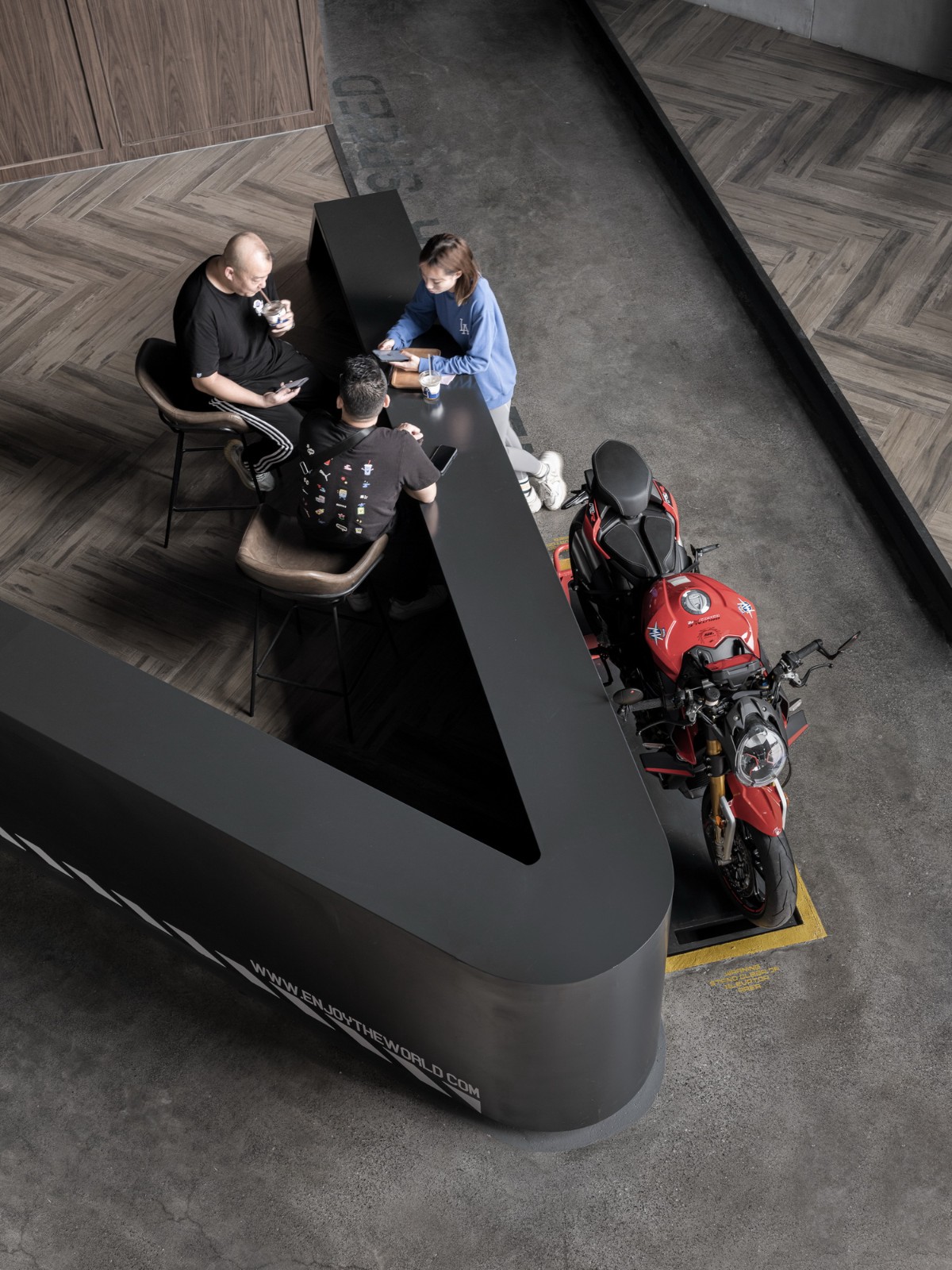 BIM建筑|机器与隐喻的诗学:顺德EW机车展厅 / SN-A超然建筑 BIM建筑|机器与隐喻的诗学:顺德EW机车展厅 / SN-A超然建筑