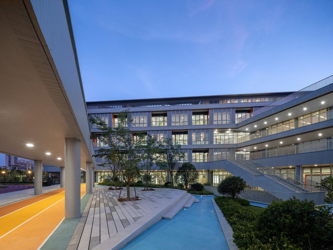 BIM建筑|对话童心,天性乐园:杭州江南实验学校教育集团江晖小学 / 浙江大学建筑设计研究院 BIM建筑|对话童心,天性乐园:杭州江南实验学校教育集团江晖小学 / 浙江大学建筑设计研究院