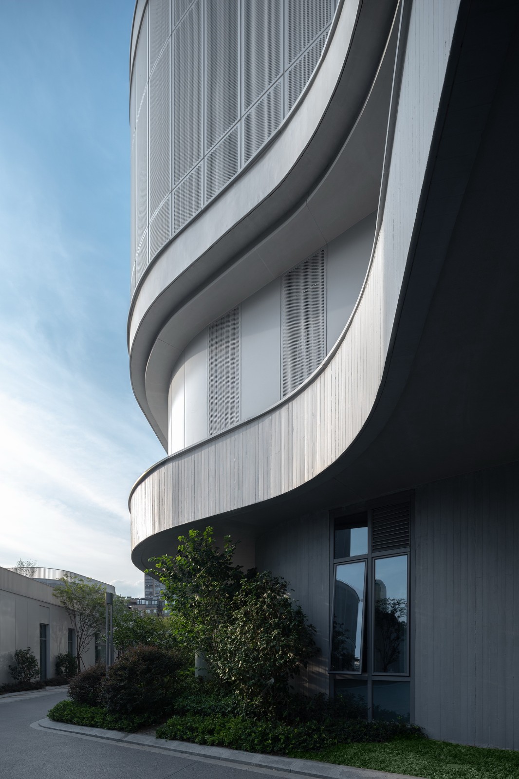 BIM建筑|对话童心,天性乐园:杭州江南实验学校教育集团江晖小学 / 浙江大学建筑设计研究院 BIM建筑|对话童心,天性乐园:杭州江南实验学校教育集团江晖小学 / 浙江大学建筑设计研究院