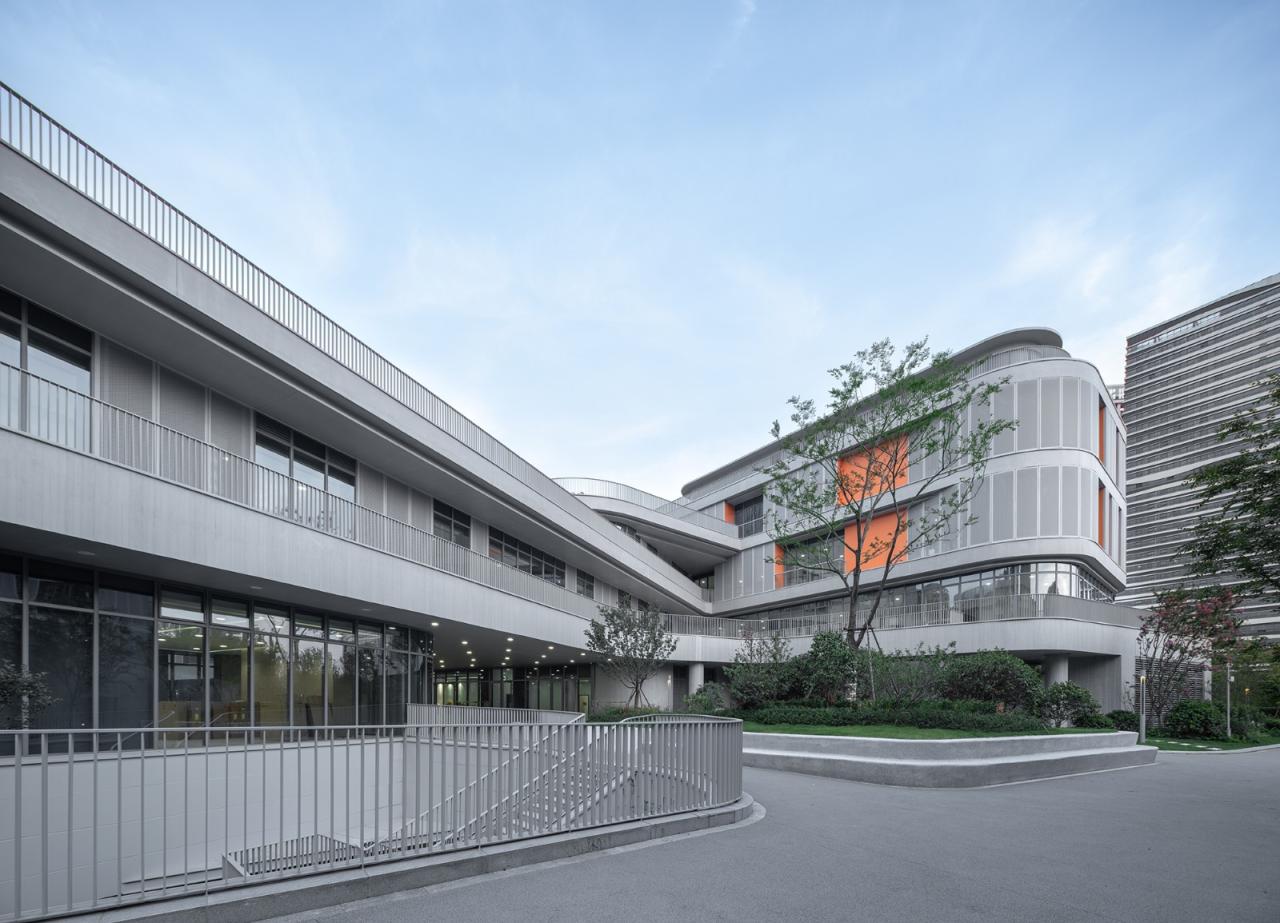 BIM建筑|对话童心,天性乐园:杭州江南实验学校教育集团江晖小学 / 浙江大学建筑设计研究院 BIM建筑|对话童心,天性乐园:杭州江南实验学校教育集团江晖小学 / 浙江大学建筑设计研究院