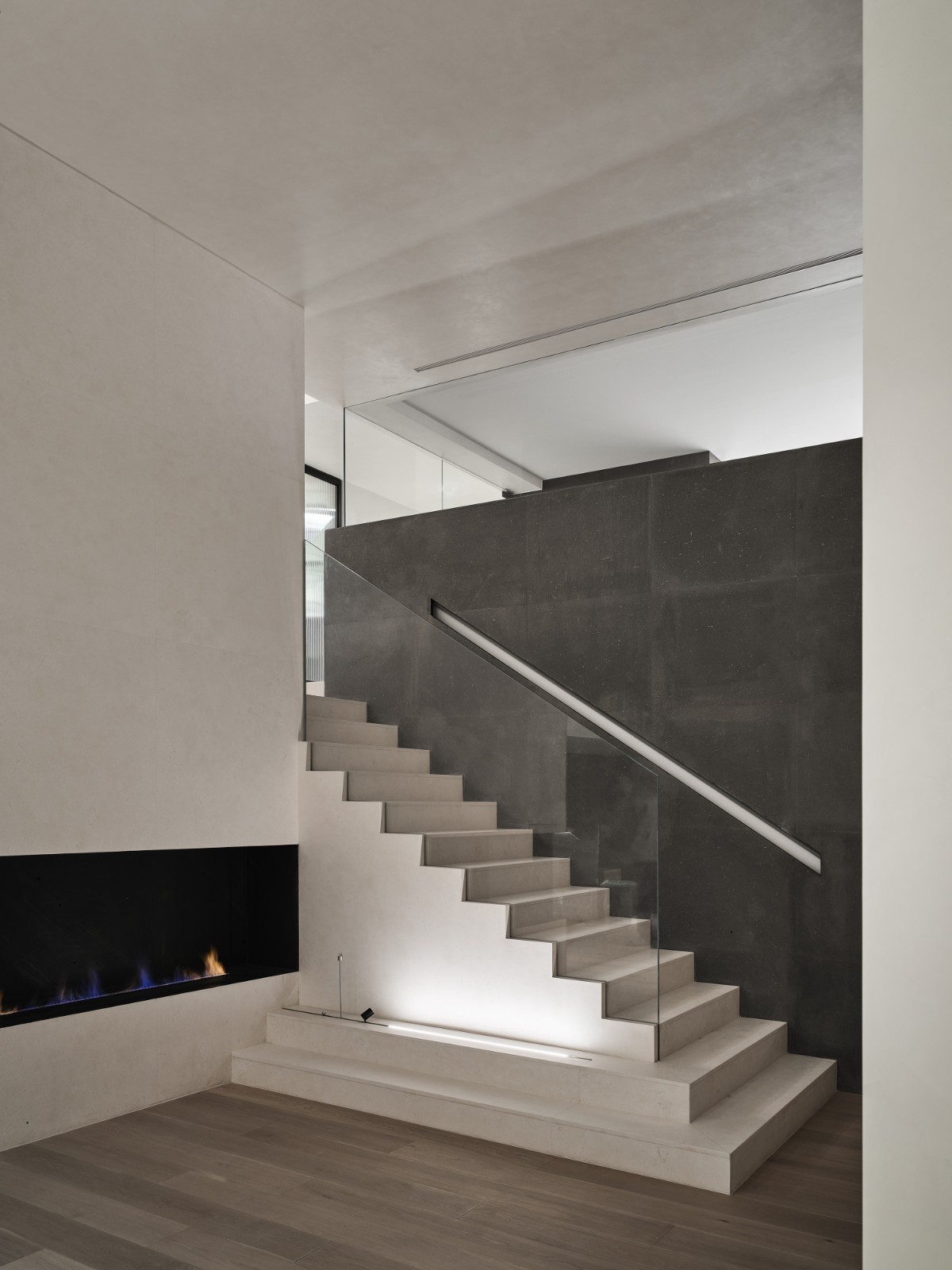 BIM建筑|梧桐树下的420平米复式公寓 :为年轻家庭巧妙创建”视线连通”挑高空间 / 八荒设计 BIM建筑|梧桐树下的420平米复式公寓 :为年轻家庭巧妙创建”视线连通”挑高空间 / 八荒设计