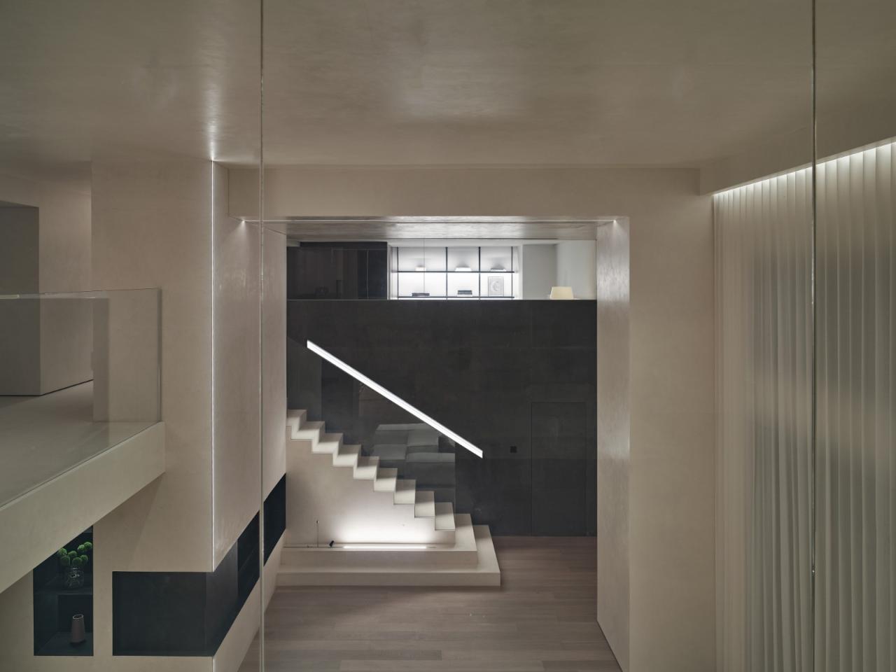 BIM建筑|梧桐树下的420平米复式公寓 :为年轻家庭巧妙创建”视线连通”挑高空间 / 八荒设计 BIM建筑|梧桐树下的420平米复式公寓 :为年轻家庭巧妙创建”视线连通”挑高空间 / 八荒设计